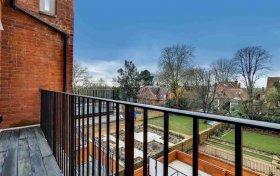 Fitzjohns Avenue, London, NW3 6PH