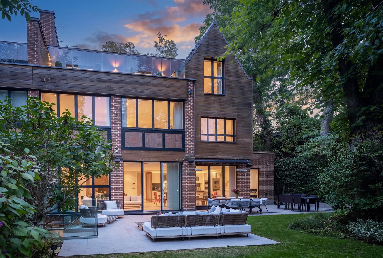 Wellgarth Road, Hampstead Garden Suburb, NW11 7HS