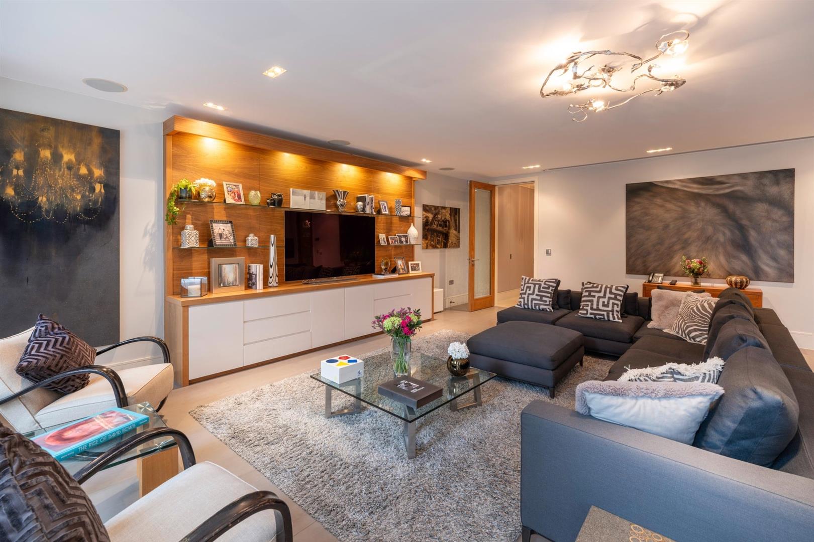 Wellgarth Road, Hampstead Garden Suburb, NW11 7HS