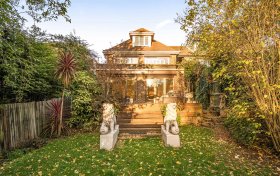 West Heath Gardens, Hampstead, NW3 7TR