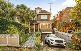 West Heath Gardens, Hampstead, NW3 7TR